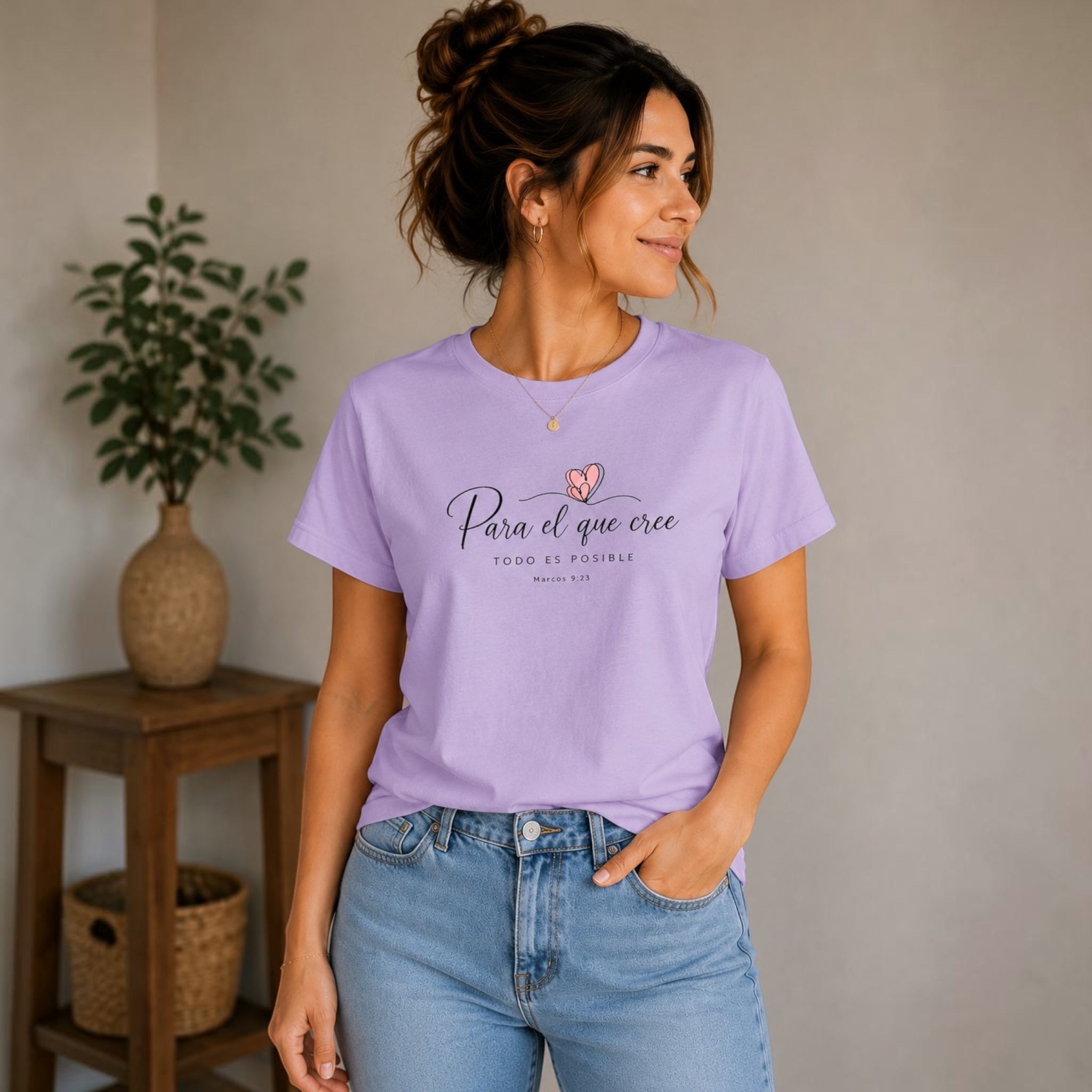 The Beauty Closet lavender cotton t-shirt with "Para el que cree TODO ES POSIBLE Marcos 9:23" graphic.